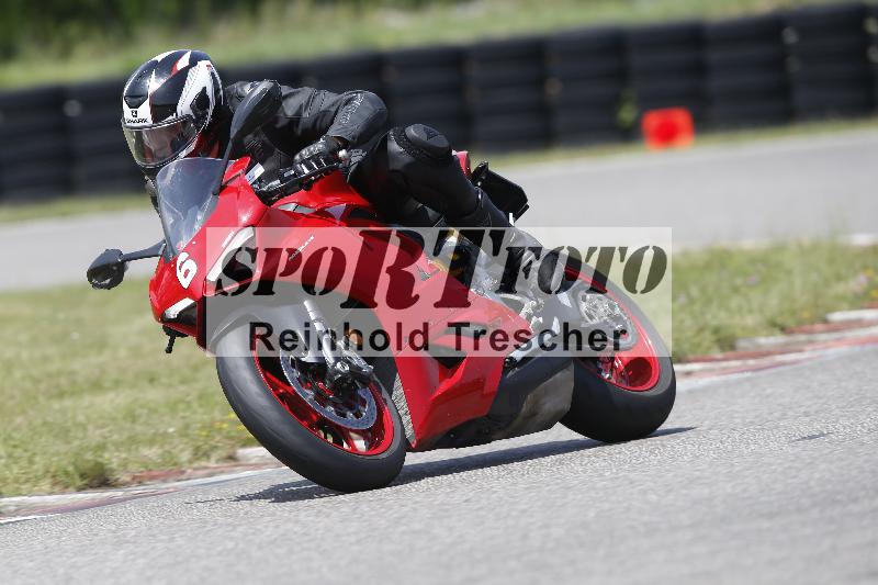 /27 12.06.2025 Ducati Schweiz Trackday Warmup  ADR/blau-bleu/6